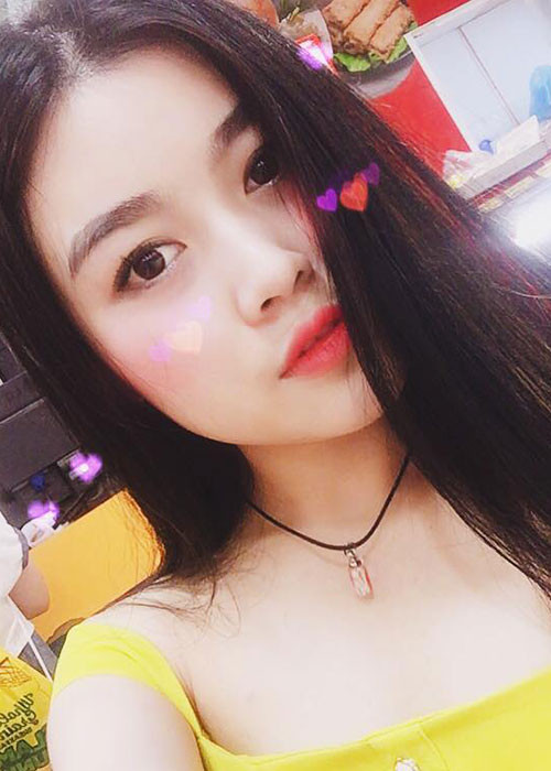 Bà xã của Lâm Chấn Huy được nhận xét sở hữu nhan sắc xinh đẹp không kém một hot girl. Ảnh: FBNV