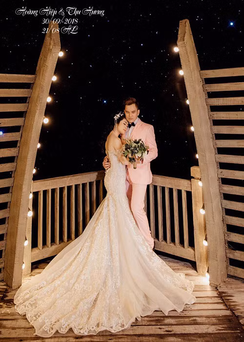 Lâm Chấn Huy gặp vợ trong một lần đi diễn ở Bình Phước. Theo thông tin, Thu Hương vốn là người hâm mộ giọng hát của chồng. Ảnh: FBNV