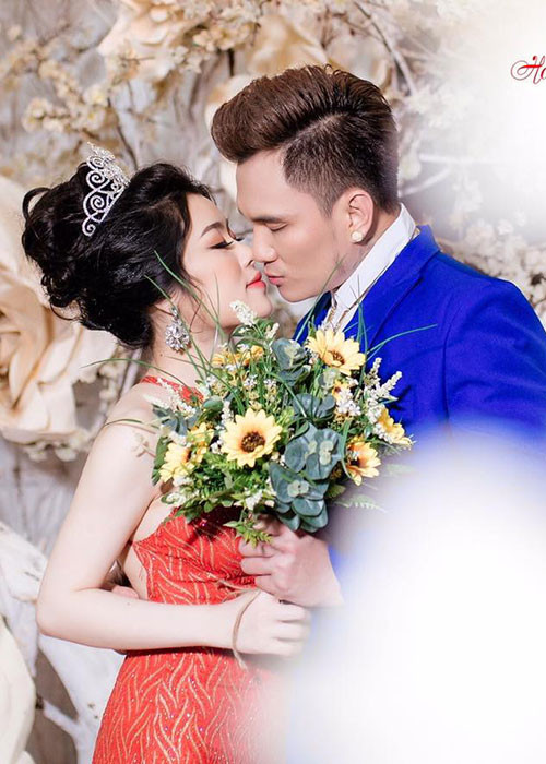 Lâm Chấn Huy được gắn mác ca sĩ hội chợ nhưng có cát-sê khá cao. Ảnh: FBNV