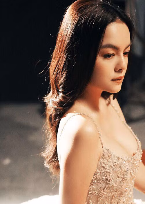 Pham Quynh Anh - Thu Thuy goi cam sau hon nhan tan vo