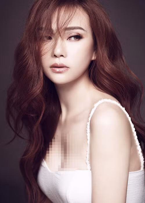 Thu Thủy có nhiều điểm chung với Phạm Quỳnh Anh. Cả hai bằng tuổi, cùng nhóm H.A.T và Thu Thủy cũng dành cả thanh xuân chỉ để yêu một người nhưng cuối cùng vẫn chia tay.