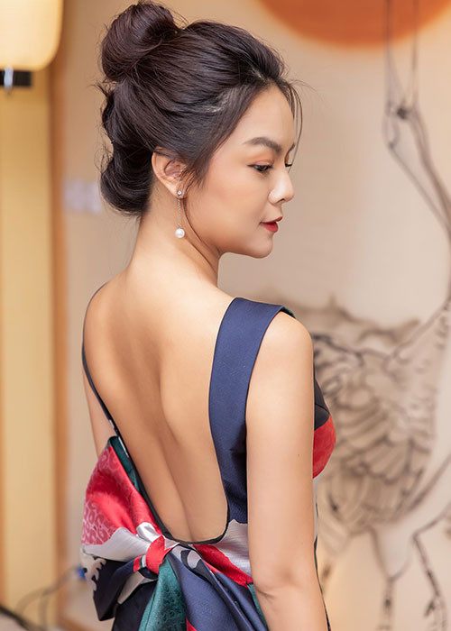 Nữ ca sĩ sinh năm 1984 đã ly thân với đạo diễn Quang Huy trong 1 năm qua và vừa đệ đơn ly hôn sau thời gian dài suy nghĩ.