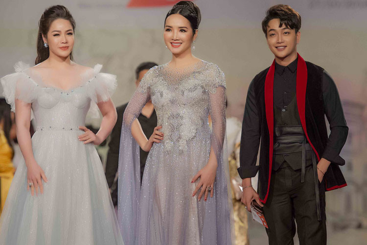 Nhật Kim Anh đọ sắc cùng Hoa hậu Giáng My trên thảm đỏ.