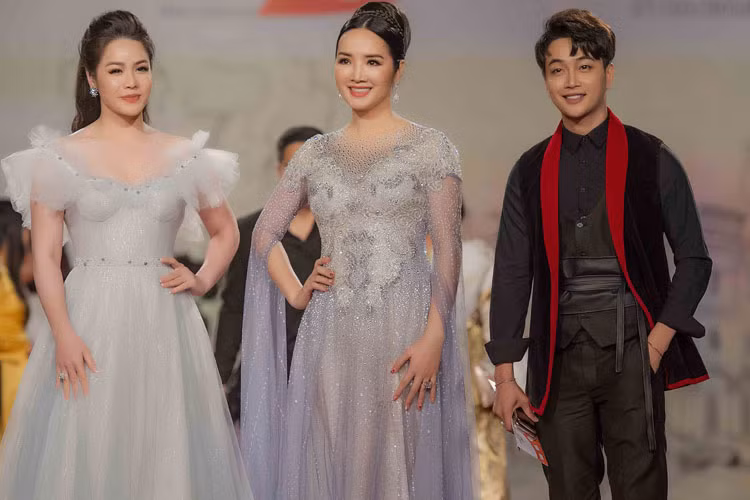 Nhật Kim Anh đọ sắc cùng Hoa hậu Giáng My trên thảm đỏ.