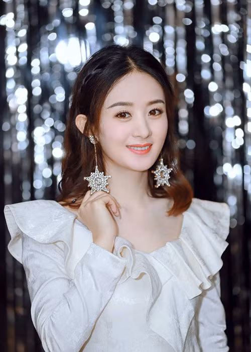 Triệu Lệ Dĩnh nổi tiếng, thành công nhưng lại bị ghét nhất nhì Cbiz bởi vướng nhiều scandal sau hơn 10 năm bước vào nghề. Ảnh: Sina