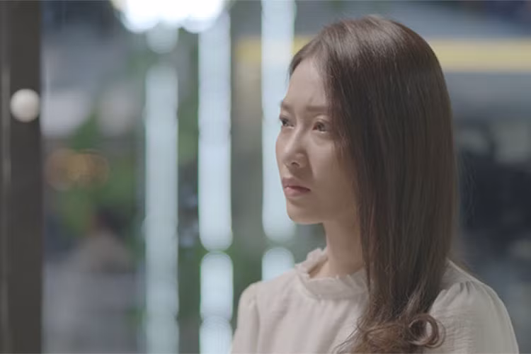 Một khán giả bình luận về diễn xuất của Khả Ngân trong "Hậu duệ mặt trời": "Cảnh bác sĩ Phương được phỏng vấn và cảnh chia tay với nam chính diễn khá là đơ. Những cảnh cần đoạn lắng, nữ chính không làm được". Ảnh: Vietnamnet