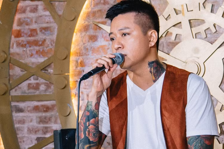 Việc bị hủy diễn chỉ 2 ngày trước chương trình, Tuấn Hưng cảm thấy khá bực bội. Anh vốn được mời tham gia chương trình trước đó khoảng 2 tháng và có sự chuẩn bị kỹ lưỡng cho phần trình diễn của mình. Ảnh: Zing