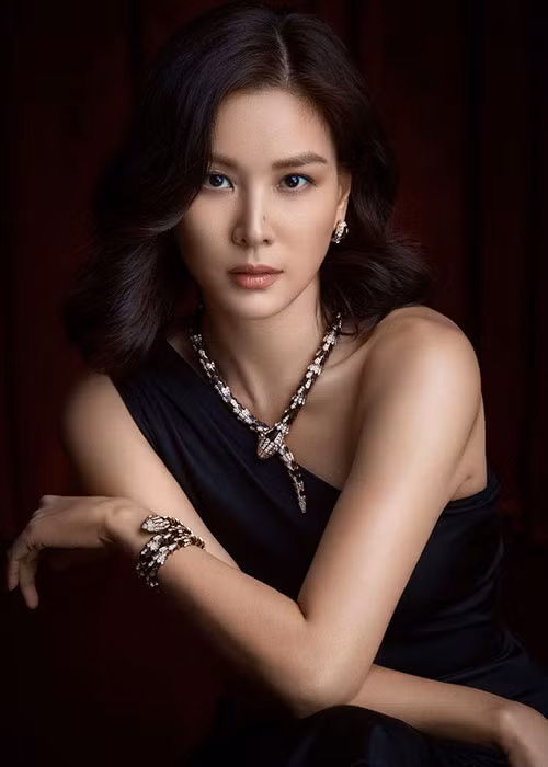 Mới đây, ông xã của Go So Young gây chú ý khi bị điều tra thuế. Phía Jang Dong Gun vừa lên tiếng cho hay, nam diễn viên luôn đóng thuế đầy đủ và đây chỉ là cuộc kiểm tra ngẫu nhiên. Ảnh: Naver