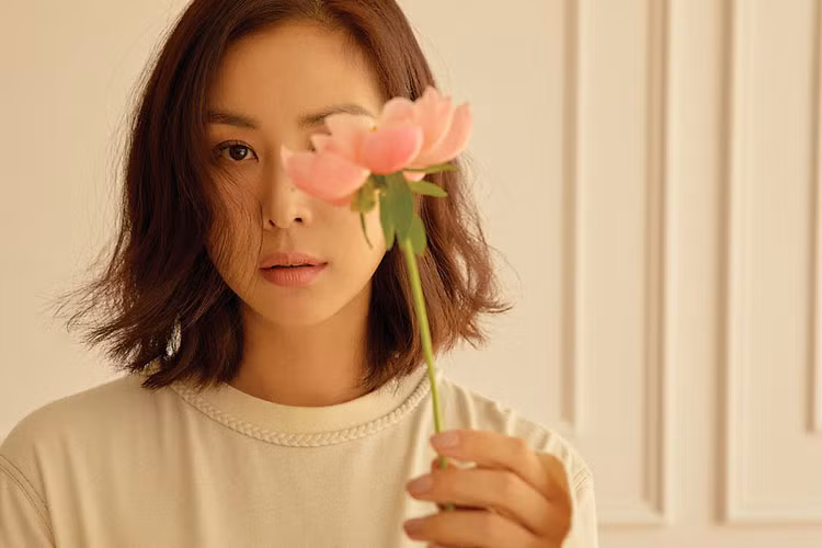 Sau 10 năm kết hôn, vợ chồng Jang Dong Gun được xem là cặp đôi kiểu mẫu của showbiz Hàn. Ảnh: Naver