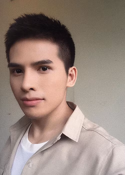 Sau 8 năm đăng quang Vietnam Idol, Quốc Thiên ngày càng nam tính, điển trai. Ảnh: FBNV