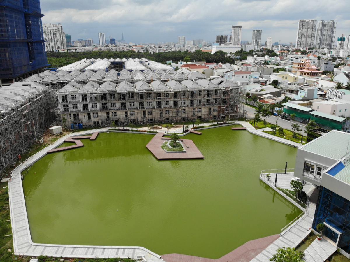 Một hồ điều tiết của dự án cũng đã bơm nước xong.