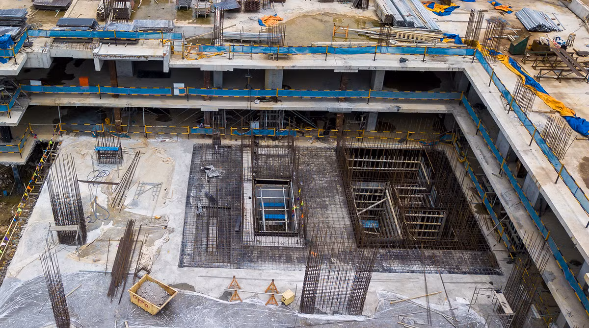 Trước đó, Sở Xây dựng TP.HCM đã ban hành quyết định xử phạt đối với chủ đầu tư dự án do xây trái phép. Trường hợp chủ đầu tư tiếp tục tái phạm, Sở Xây dựng sẽ có kiến nghị lên UBND TP.HCM có hướng giải quyết.