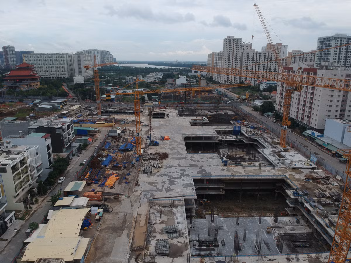 Căn cứ theo các quyết định trên của Thủ tướng Chính phủ, UBND quận 2 đã ban hành các quyết định số 3910/QĐ-UBND ngày 29/3/2010 và quyết định số 7226/QĐ-UBND ngày 6/6/2011 phê duyệt đồ án quy hoạch chi tiết xây dựng tỷ lệ 1/500 khu nhà ở tại Khu A, C và D.