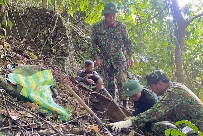 Phát hiện, cất bốc 2 hài cốt liệt sĩ ở Quảng Trị Phat hien, cat boc 2 hai cot liet si o Quang Tri