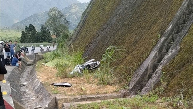 Điều tra vụ người đàn ông tử vong bên đường ở Hà Tĩnh Dieu tra vu nguoi dan ong tu vong ben duong o Ha Tinh