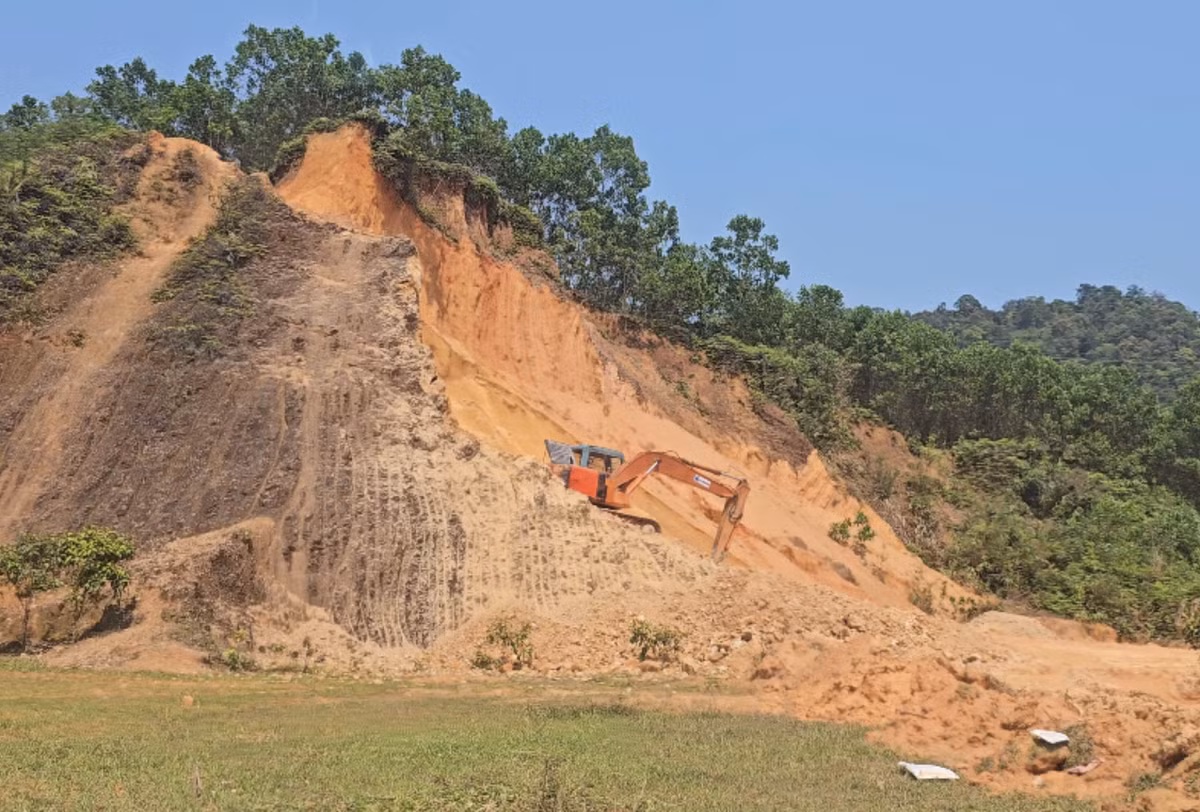 Xu phat doanh nghiep khai thac dat trai phep de thi cong du an