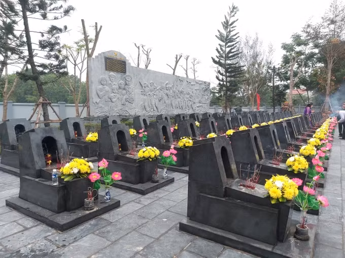 Những đoá hoa bất tử ở Cầu Nhe - Hình 2 Nhung doa hoa bat tu o Cau Nhe-Hinh-2