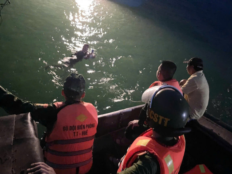 Cuu song nguoi dan ong co bieu hien tam than doi tu sat