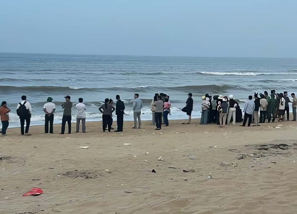 Một học sinh ở Huế mất tích khi đi tắm biển cùng nhóm bạn Mot hoc sinh o Hue mat tich khi di tam bien cung nhom ban