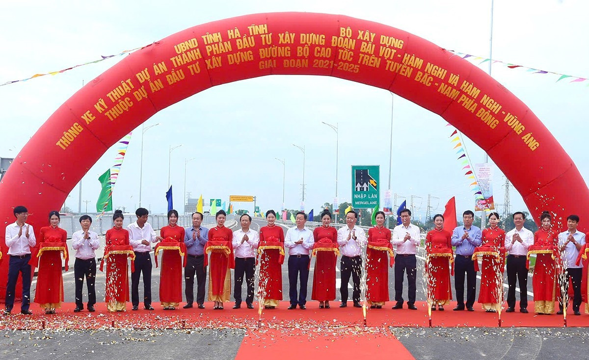 Chính thức thông xe kỹ thuật cao tốc Bắc – Nam đoạn qua Hà Tĩnh Chinh thuc thong xe ky thuat cao toc Bac – Nam doan qua Ha Tinh