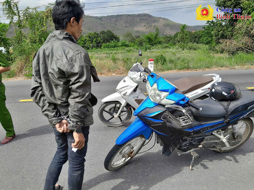 Bắt nhanh đối tượng nghiện ma túy trộm xe máy ở Bình Thuận Bat nhanh doi tuong nghien ma tuy trom xe may o Binh Thuan