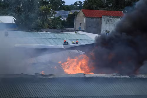 Dan nao loan vi chay cuc lon xuong phe lieu o Binh Duong-Hinh-3