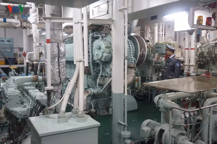 Toàn bộ máy móc, thiết bị trên tàu đều trong trạng thái hoạt động tốt. Ảnh: VOV.