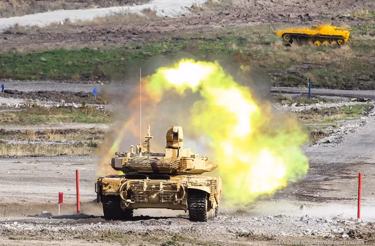 Hỏa lực chính vẫn là pháo 2A46M 125mm với hệ thống nạp đạn tự động 18 viên.