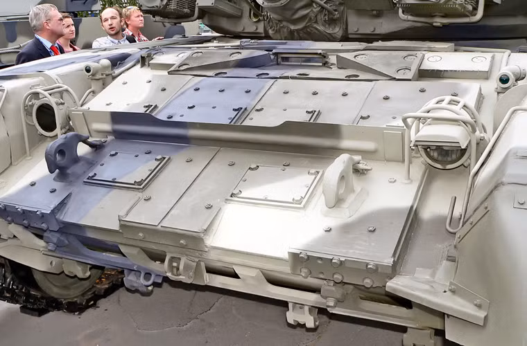 Dù cho T-90S vẫn giữ lại hệ thống giáp phản ứng nổ thế hệ mới Kontakt-5…