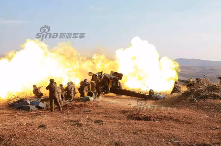 Lựu pháo 152mm khai hỏa.