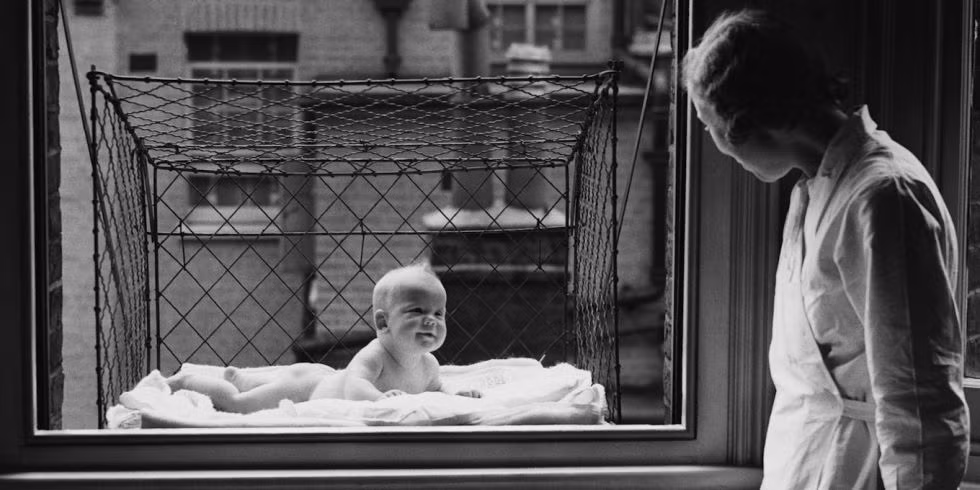 Nhưng được quảng cáo là đảm bảo an toàn tuyệt đối cho trẻ em. Khách hàng sẽ được hỗ trợ lắp đặt tận nơi để đảm bảo quy trình lắp đặt đúng với yêu cầu kỹ thuật. Ảnh: Housekeeping.