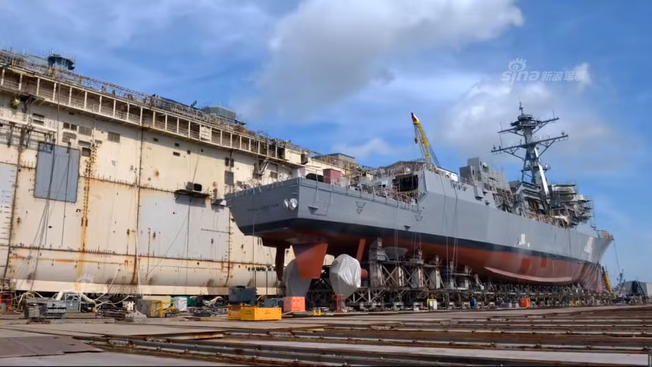 Các tàu khu trục lớp Arleigh Burke được trang bị 4 động cơ turbines khí cung cấp lực đẩy khoảng 106.000 sức ngựa giúp tàu đạt được vận tốc tối đa 30 hải lý/giờ (tương đương 55km/h). Nguồn ảnh: Sina.