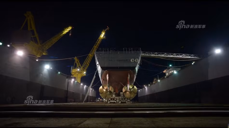 Ảnh: DDG-117 vừa hạ thủy được đóng tại Nhà máy đóng tàu Ingalls và mang tên Paul Ignatius-một cố Bộ trưởng Hải quân Mỹ. Nguồn ảnh: Sina.