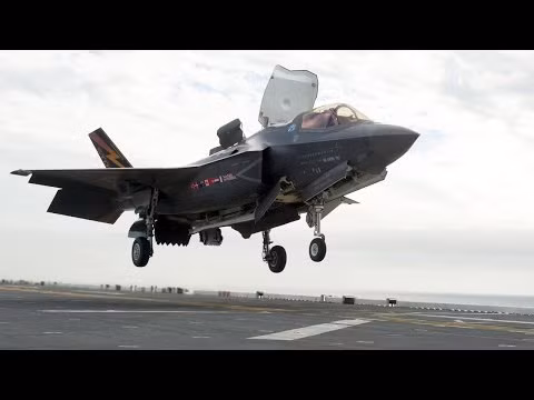 Ngoài phiên bản đặc biệt, F-35B có khả năng cất cánh thẳng đứng thì còn có F-35A là phiên bản nhỏ nhẹ nhất trong các dòng F-35 và F-35C phiên bản dành cho các tàu sân bay với khả năng gấp gọn cánh. Nguồn ảnh: Edizon.