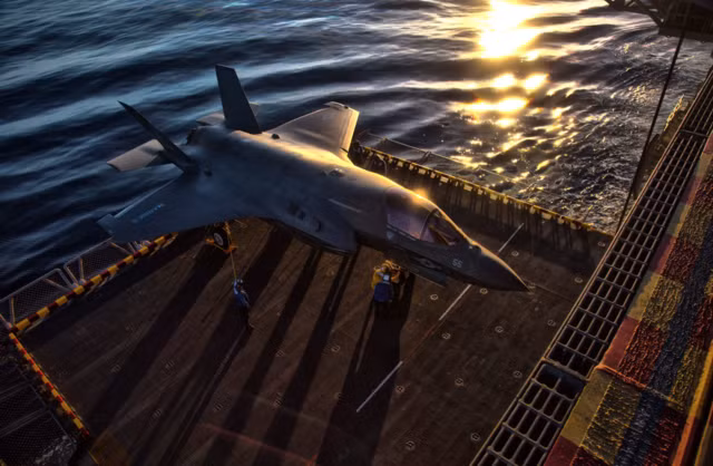 Phiên bản tiêm kích tàng hình F-35B cũng là phiên bản gây nhiều tranh cãi nhất trong quá trình phát triển dòng này với những phát sinh về chi phí và lỗi kỹ thuật cực kỳ tốn kém. Nguồn ảnh: QQ.