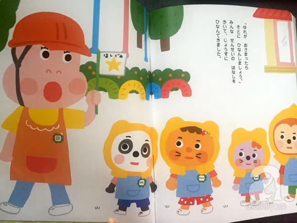 Ở Nhật Bản, các em nhỏ ngay từ bậc học mẫu giáo đã được dạy cách ứng phó với hỏa hoạn, sóng thần và động đất. Các kỹ năng này sẽ được dạy từ cấp học mẫu giáo cho đến tận cấp 3. Ảnh: Vntinnhanh.