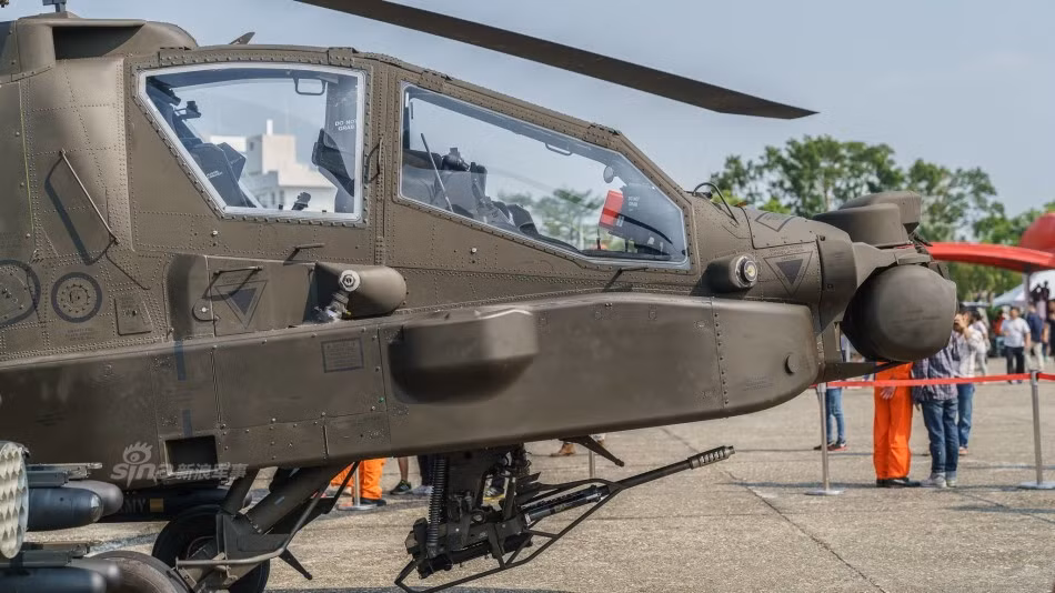 Hiện nay, 29 chiếc trực thăng tấn công AH-64E Apache Guardian được biên chế cho Không quân Lục quân Đài Loan đảm nhiệm vai trò yểm trợ quân mặt đất chi viện hỏa lực, tiêu diệt các loại xe tăng, xe bọc thép của đối phương. Nguồn ảnh: Sina.