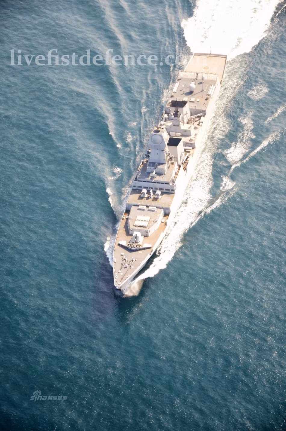 Dù không có khả năng che mắt hoàn toàn với hệ thống radar của đối phương nhưng Kolkata vẫn được xếp vào hàng chiến hạm tàng hình do nó "khó" bị phát hiện hơn rất nhiều so với những mẫu thiết kế thông thường. Nguồn ảnh: Livefistdefence.