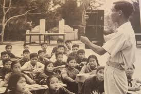 Trong thời gian chiến tranh phá hoại miền Bắc, những lớp học phải đi sơ tán và được tổ chức trong những điều kiện hết sức khó khăn. Ảnh: Baogialai.