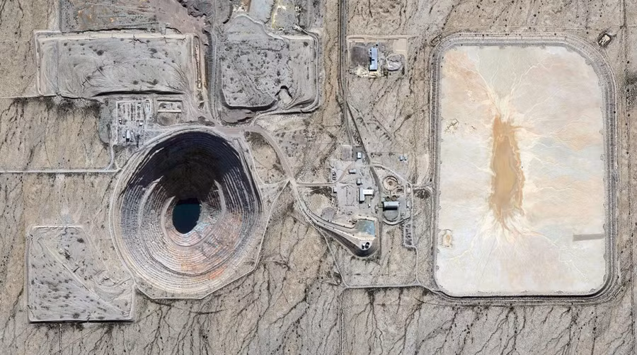 Một mỏ khai thác khoáng sản đã bị bỏ hoang ở Arizona. Ảnh: Theatlantic.