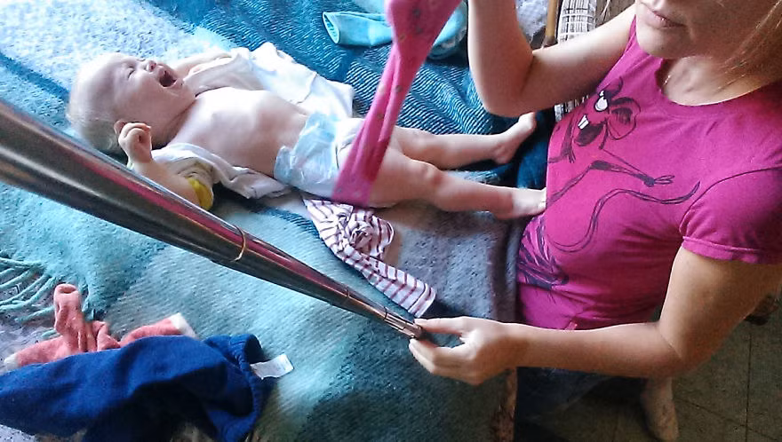 Cuộc sống bận rộn với công việc và đứa con nhỏ nhiều khi khiến cô cảm thấy kiệt sức. Ảnh: Bored.