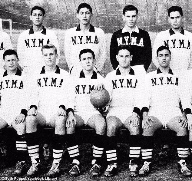 Ông tham gia rất nhiều hoạt động thể thao trong thời gian theo học tại đây. Ảnh: Viral.