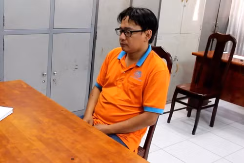 Bat doi tuong tan cong chi huy CSGT tren dai lo Sai Gon