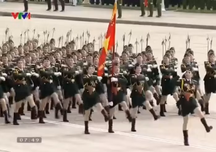 Khối nữ sỹ quan thông tin.