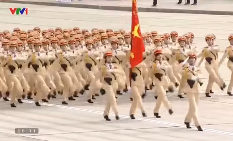 Khối nữ cảnh sát giao thông.