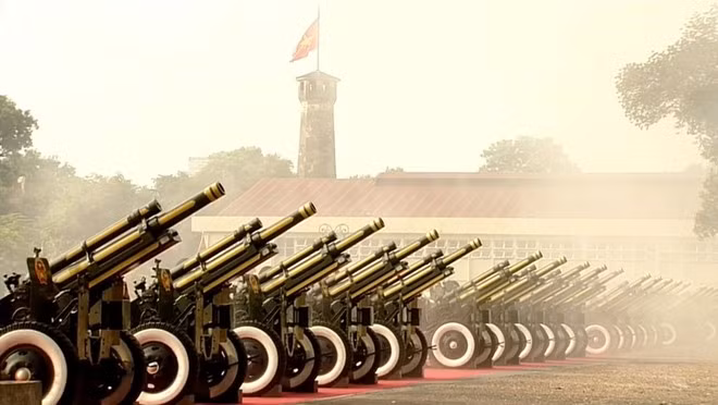 25 khẩu đại bác rền vang.