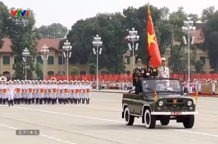 Tổ rước quân kỳ.