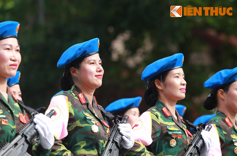 Trên thân súng ACE 31 thiết kế các ray cho phép gá thêm các khí tài ngắm bắn.