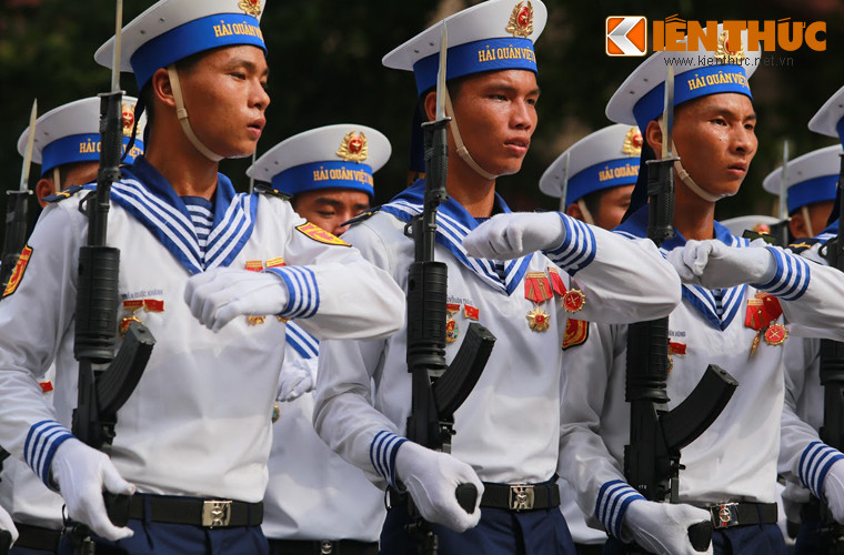 Các chiến sĩ Hải quân, Phòng không Không quân diễu binh kỷ niệm 70 năm Quốc khánh cũng đều sử dụng Galil ACE 32 đạt tầm bắn hiệu quả 500m.