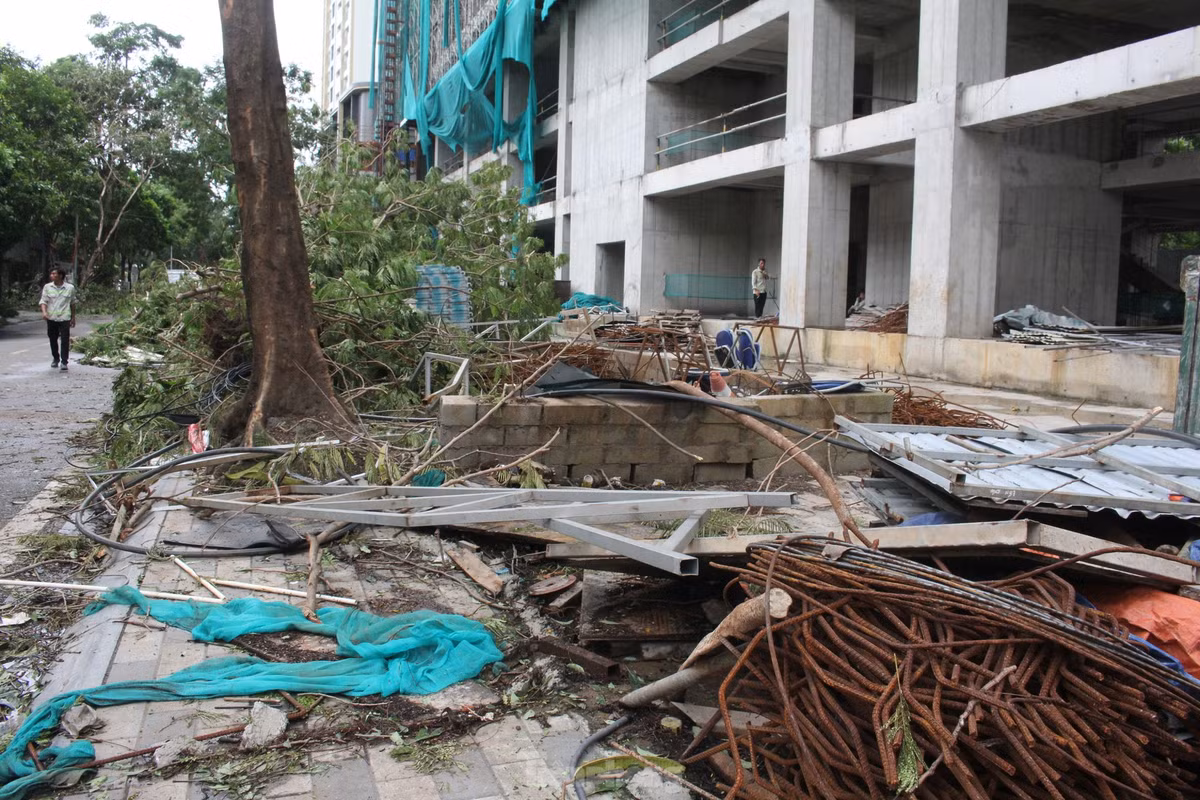 Ha Noi: Khu do thi, khu chung cu hoang tan sau bao-Hinh-8